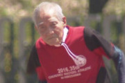 【悲報】五輪委さん、102歳のお爺さんを真夏の炎天下で聖火ランナーに起用