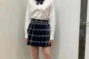 【画像】元SDN48芹那さん(37歳)の、ミニスカ制服姿をご覧下さい