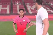 【悲報】サッカー韓国代表選手さん、初戦でニュージーランドに敗北し握手拒否…【東京五輪】