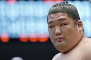 大相撲春場所　24歳の尊富士が初優勝　新入幕での優勝は110年ぶりの快挙