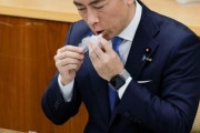 小泉農相「どれもおいしい」　古い備蓄米試食