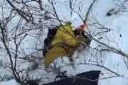 【白馬村】中国人スノーボーダー、バックカントリーで危険滑走か→木に引っかかり宙ぶらりん状態に