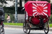 旭日旗人力車が依然としてニューヨークを闊歩　韓国教授「戦争の恐怖想起させる行為」と抗議メール