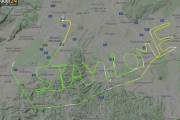 「自宅にとどまって」と操縦士が空に「STAY HOME」文字を描く…オーストリア！