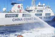 【速報】中国艦船が放水砲でフィリピン船を至近距離から妨害