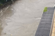 【動画】沖縄の大水害、大雨やばすぎて排水追いつかず被害拡大　なおデニー知事は野党選挙RTに夢中で注意喚起なしｗｗｗ