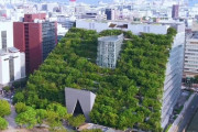 完成から25年、「数十年後に森になる」よう作られたビルが凄いｗｗｗ