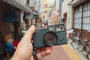 東京・自由が丘を歩きながら試すRewindpix　デジタルトイカメラの第一印象に海外視聴者が注目