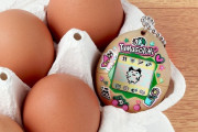 本物の卵でできた「たまごっち」が登場、廃棄された殻を使ってリサイクル