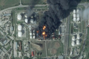 クリミア半島のロシア軍が徐々に弱体化？ 巨大な石油基地に大きな被害か…英国防省が衛星画像を公開！