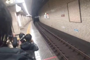 【動画】撮り鉄さん、電車がライトを下げなかったことにブチギレ