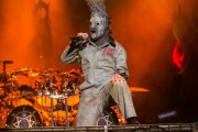 【動画】ヘヴィメタバンド・Slipknotのファンさん、興奮しすぎてライブ中にとんでもないことを始めてしまうｗｗｗｗｗｗｗ