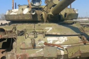鹵獲されたロシア軍のT-62M戦車…寿命は短いとわかって突っ込んでんだな！