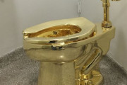 「黄金のトイレ」が盗まれる事件発生！その額、〇億円ってまじかよ・・・
