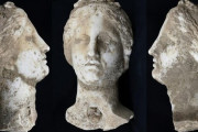 【考古学】ローマ歴史地区　壁の基礎部で大理石の女性像の頭部が無傷で発見  アウグストゥス時代のヴィーナス像か