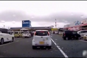 【動画】バック駐車ができない軽自動車、やっぱり運転が下手だったｗｗｗ