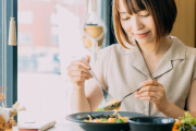 【画像】女性さん「女は少食？女の食欲なめんなよ？？？」→