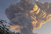 【悲報】インドネシア火山大噴火・・・・・・・・・・・・