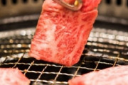 【話題】「焼肉で網一面に肉を敷き詰めて焼かないで」という主張に賛否！