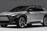 【速報】トヨタ初の量産EV、国内は当面販売せず