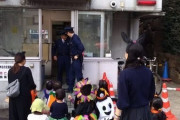 【悲報】ハロウィンで暴徒化した民衆、警察官を襲うｗｗｗｗｗｗｗｗｗｗｗｗ