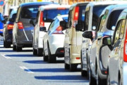 右車線で赤信号待ち→青信号になった途端に前の車が右折ウインカーｗｗｗｗ