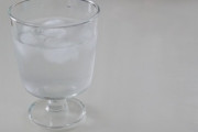 2回だけデートした男性が「水が飲めない」と言ってきて衝撃だった　味がないから飲めないんだって　ギリで甘い麦茶なら飲めるそうだ