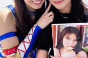 荒井優希写真集にサインを貰うきょっぴー🩵篠原京香、距離感は💞近め