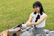 【画像】女子中学生が一人ピクニックごっこしてる所に遭遇したら