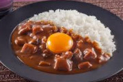 店員「カレーに卵付けますか？無料ですよ」彡(ﾟ)(ﾟ)「（ゆで卵付くんか？）はい、お願いします」