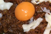 【画像】僕が作ったドライカレーを盛り付けてみたｗｗ