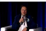 イーロン・マスク氏、X（旧Twitter）を有料化する「方向に移行中」と語る