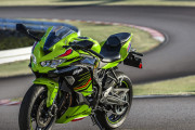 カワサキ、4気筒399ccエンジン搭載「Ninja ZX-4R」を2023年秋に国内導入へ