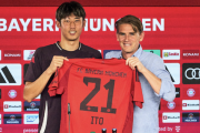 バイエルン入団会見に出席した伊藤洋輝…新天地での適応に自信を示す「お互いをうまく補い合える」
