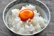 ワイ、「卵かけご飯」より「目玉焼き丼」が美味い説を提唱する模様