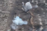 第1次大戦のようなバフムートでの戦闘…ウクライナ第5突撃旅団の戦車がロシア軍塹壕を接近して直接砲撃！