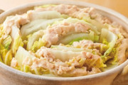白菜と豚肉を交互に挟んだ鍋食ってるんやがうま過ぎやろこれ