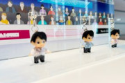 「シャッターがとらえた羽生結弦の進化」東京会場での、コスチュームキューピーの展示写真です！