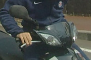 【悲報】クソガキ、ノーヘルバイクで一方通行を逆走→車と衝突しバイクを捨てて逃走ｗｗｗｗｗ