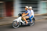 女「ちょっとバイク速いよ泣スピード落として泣」