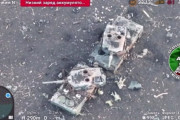 レオパルト2A4戦車が2両並んで殺られている映像…ロシアFPVに弱点を狙い撃ちされた可能性！