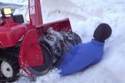 【注意喚起】除雪機の死亡事故を再現した動画