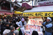 カニ、マグロ、人、人、人…東京・アメ横　年の瀬に日本人客戻る