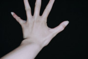 【画像】うっすらした白い手がほしいねん。