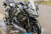 バイクの洗車に水を使うなという人いるけど