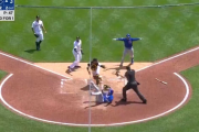 【悲報】MLBのパイレーツでとんでもないプレーが誕生してしまう