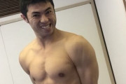 【芸能】小島よしお、筋トレ動画で誕生日報告「４１歳ピーヤになりました」…「これからもおっぱっぴー届けて」の声