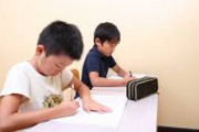 【画像】学習塾「こういう字を書く生徒が以前の4･5倍いる」