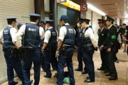 【動画あり】職質で警察官にめちゃめちゃ囲まれてる動画が出回る