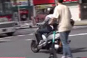 【動画】 電動キックボード、 7月から免許不要に　歩道も走行可能 ← 疑問の声が噴出してしまう・・